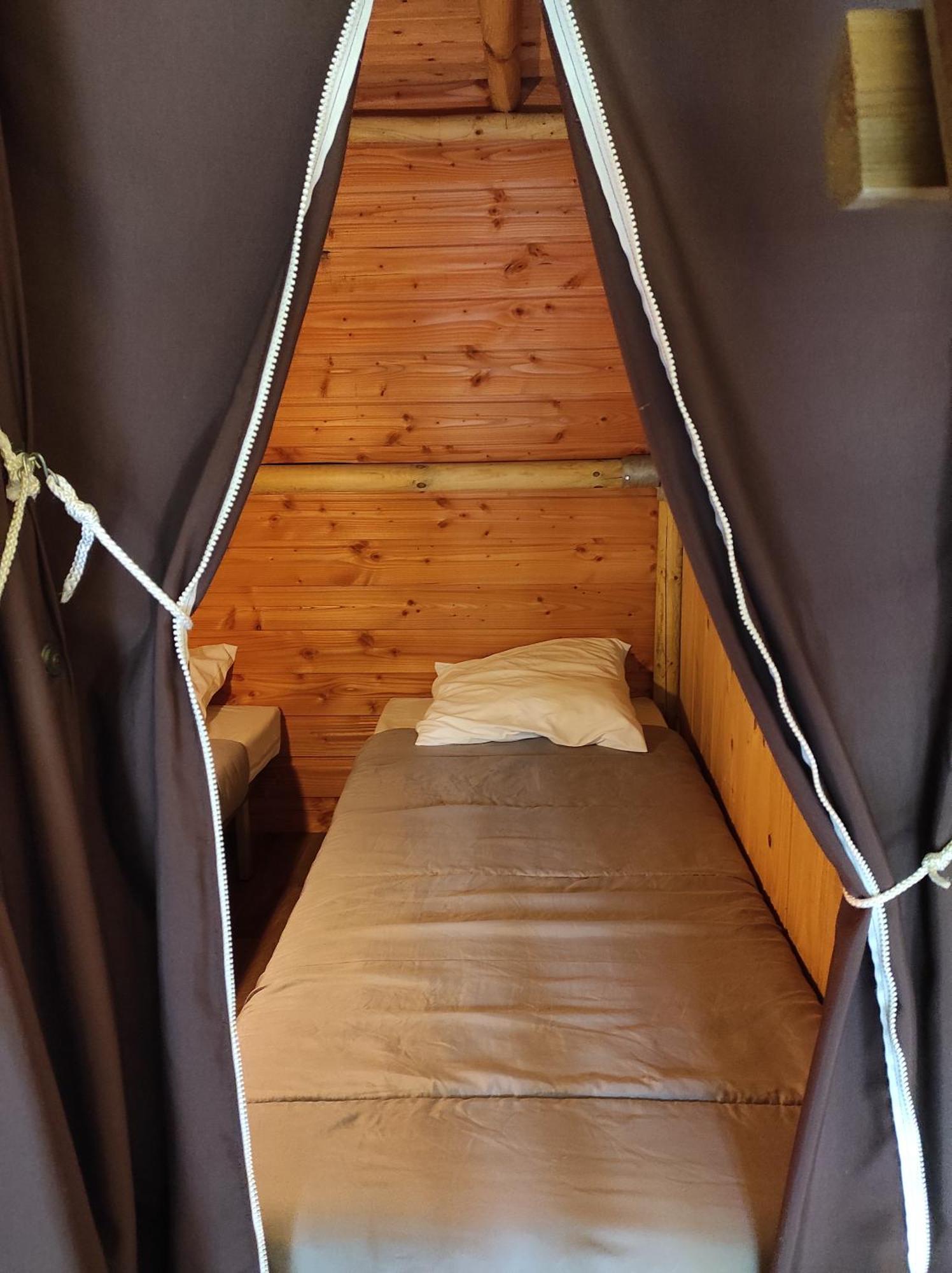 Camping Le Rouge Gorge **** 10' Puy Du Fou 塞夫勒河畔圣洛朗 外观 照片