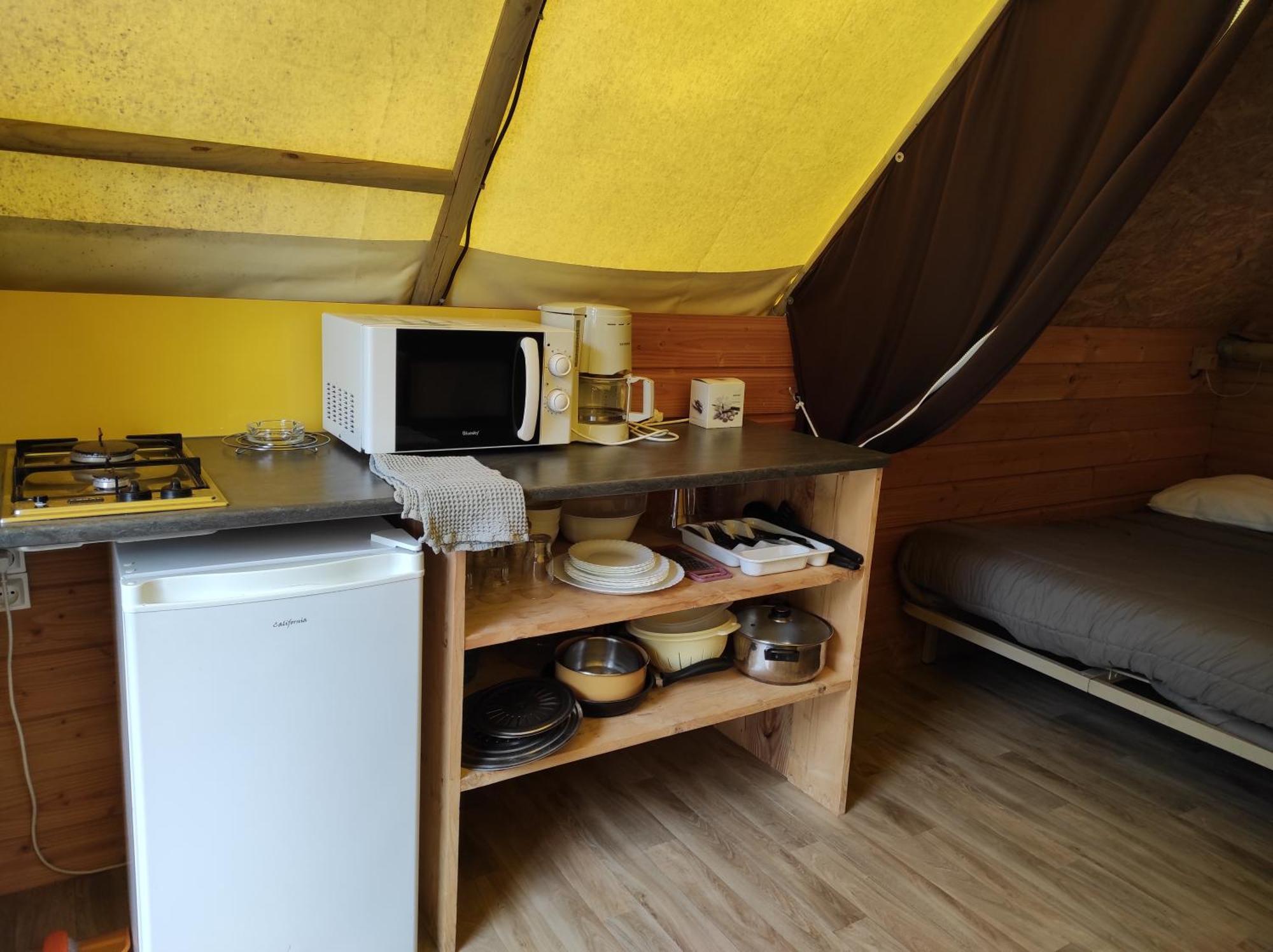 Camping Le Rouge Gorge **** 10' Puy Du Fou 塞夫勒河畔圣洛朗 外观 照片